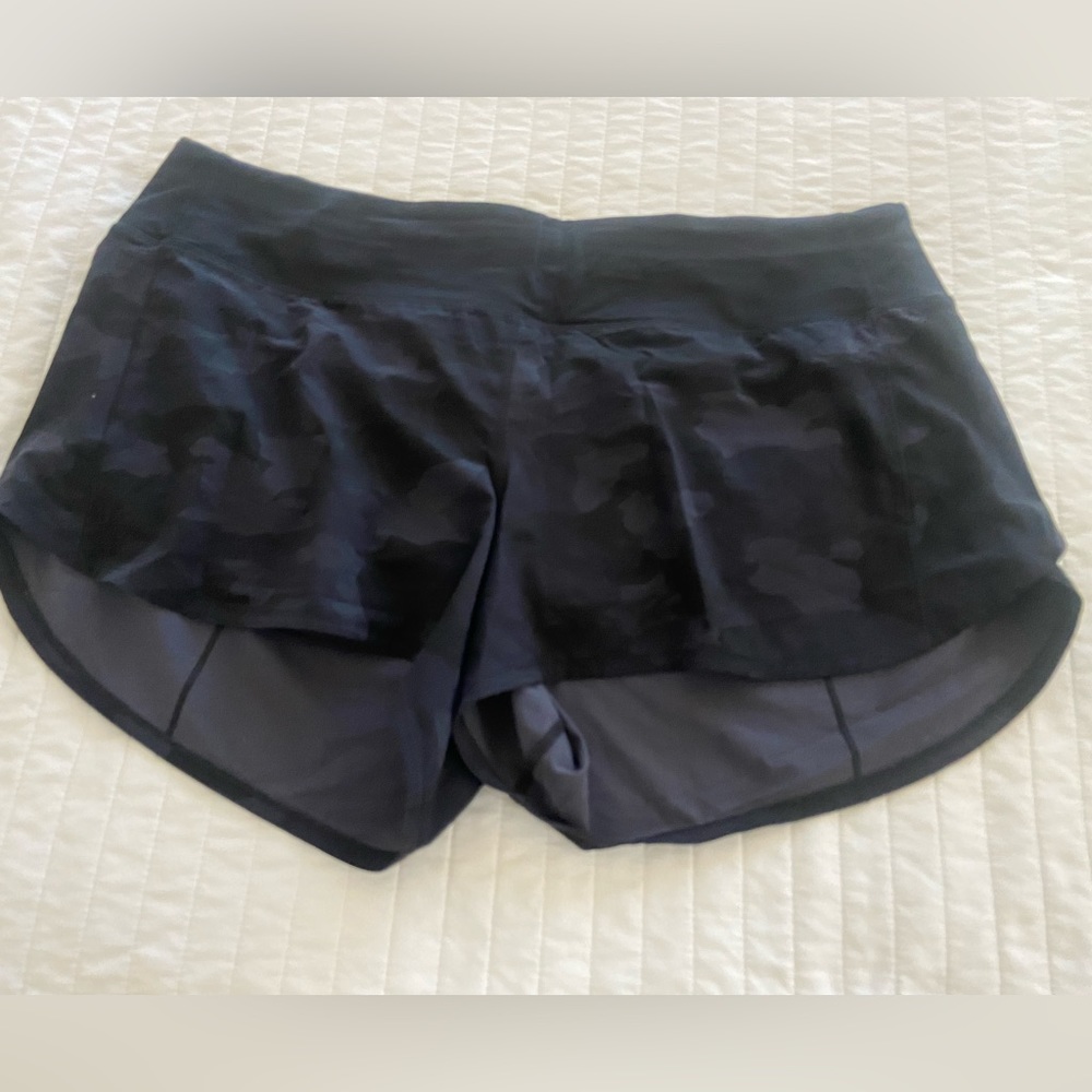 Lululemon Speed Up Mid-rise Lined 4inch shorts (black camo pattern)
